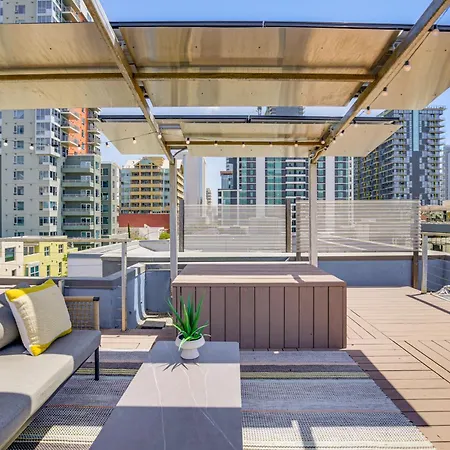 Bright San Diego Retreat With Patio In Little Italy!